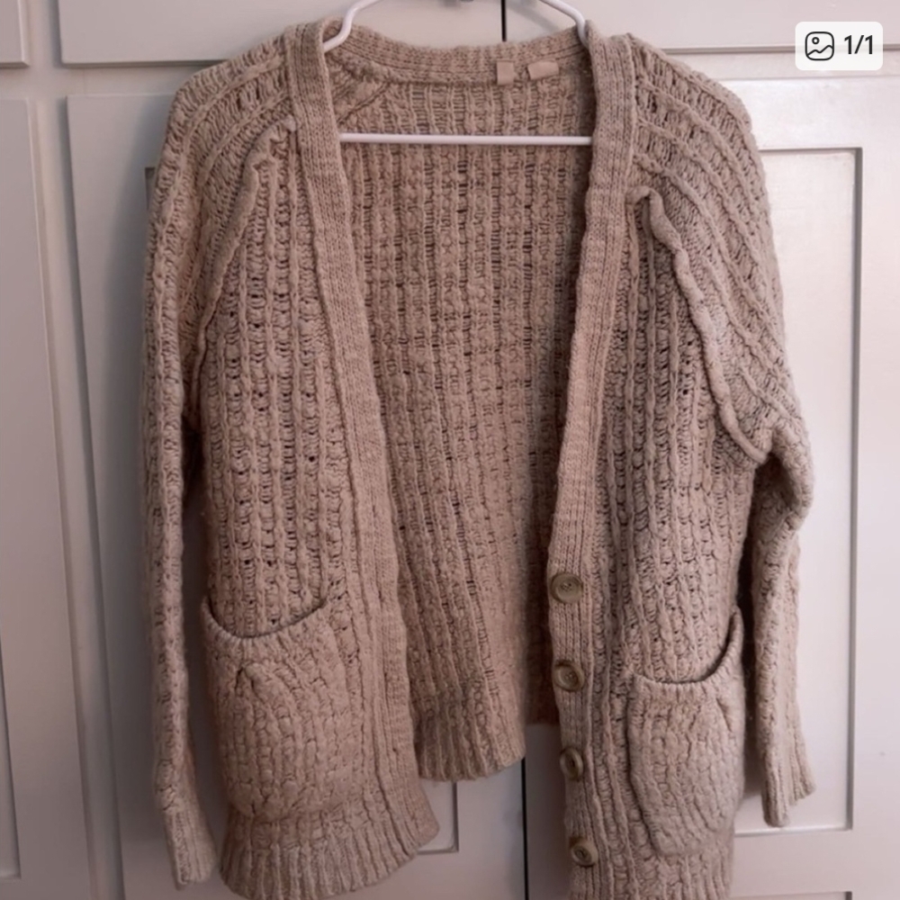 🤎 Cozy Beige Knit Cardigan Sweater